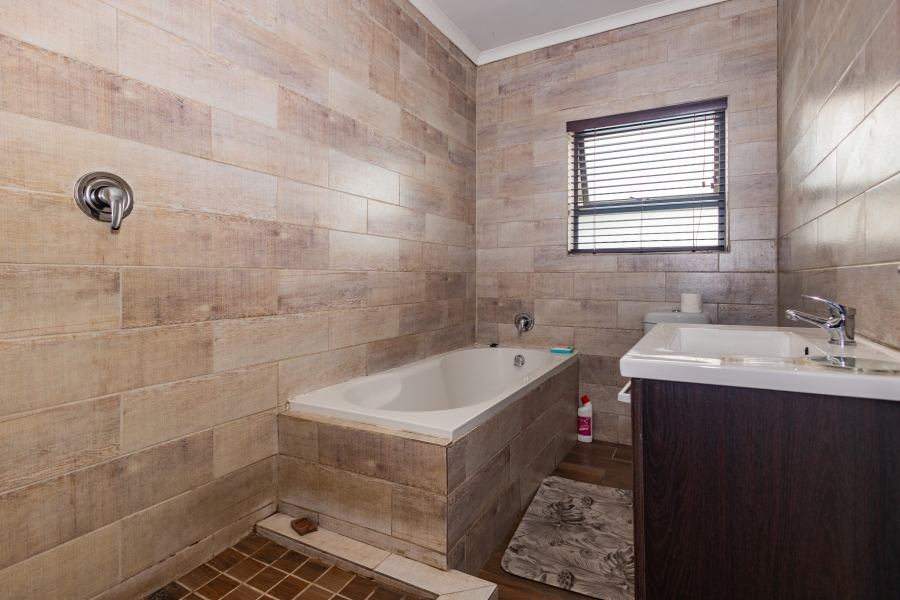 3 Bedroom Property for Sale in Viking Village Western Cape